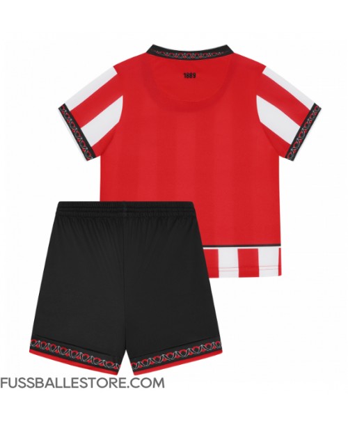 Günstige Sheffield United Heimtrikotsatz Kinder 2025-26 Kurzarm (+ Kurze Hosen) Günstige Sheffield United Heimtrikotsatz Kinder 2025-26 Kurzarm (+ Kurze Hosen)